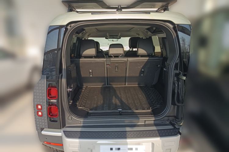 Used Land Rover Defender 2024 110 3.0T P400 Dark Edition Trunk