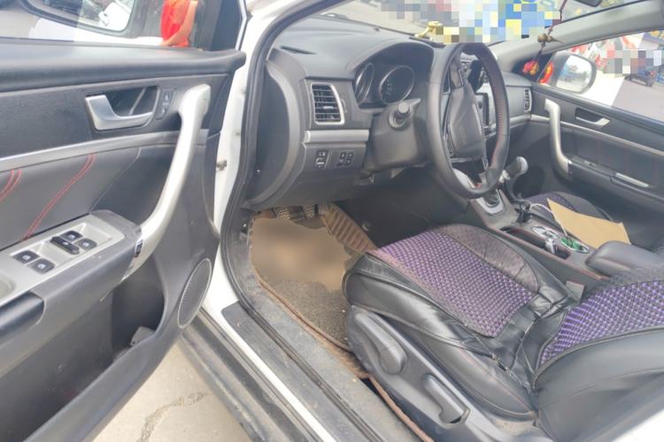 Used Haval M6 2019 1.5T Manual Two-Wheel Drive Elite Version China VI Standard Driver Seat