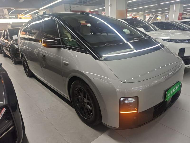 Used Li Auto MEGA 2025 Home Family Special Edition — 3