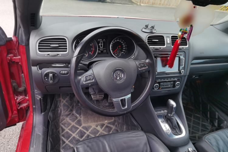 Used Volkswagen Golf 2012 1.4TSI Luxury Convertible Edition Steering Wheel