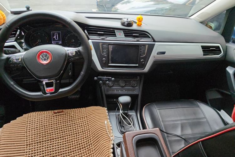 Used Volkswagen Touran 2018 Volkswagen Touran L 280TSI DSG Comfort Edition 7 Seats China VI Standard
