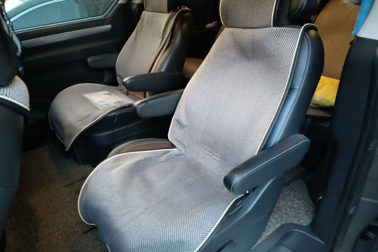 Used SAIC MAXUS G10 2016 2.0T Automatic Executive Edition Left Rear Seat