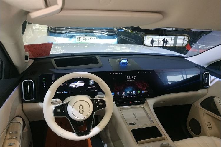 Used Hima AITO M8 2025 Extended-Range Ultra Version 53.4 kWh 6-Seater Edition Center Console