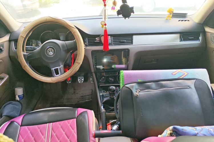 Used Volkswagen Bora 2014 1.6L Manual Comfort Model Center Console