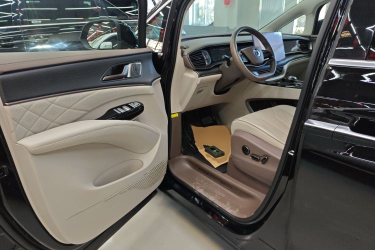 Used Denza D9 2022 DM-i 970 Four-Wheel Drive Flagship Model
