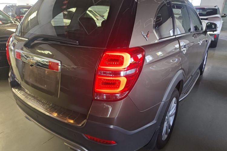 Used Chevrolet Captiva 2015 2.4L 4x4 Flagship Edition 7-Seater