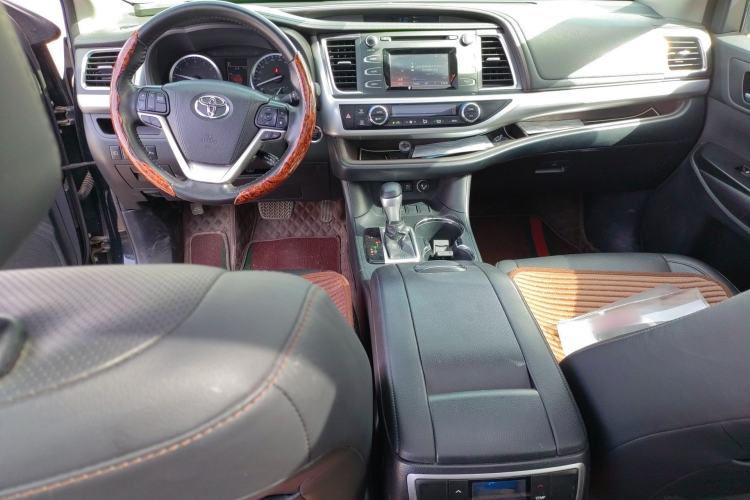 Used Toyota Highlander 2018 2.0T Two-Wheel-Drive Luxury Edition 7 Seats Emission Standard China V
