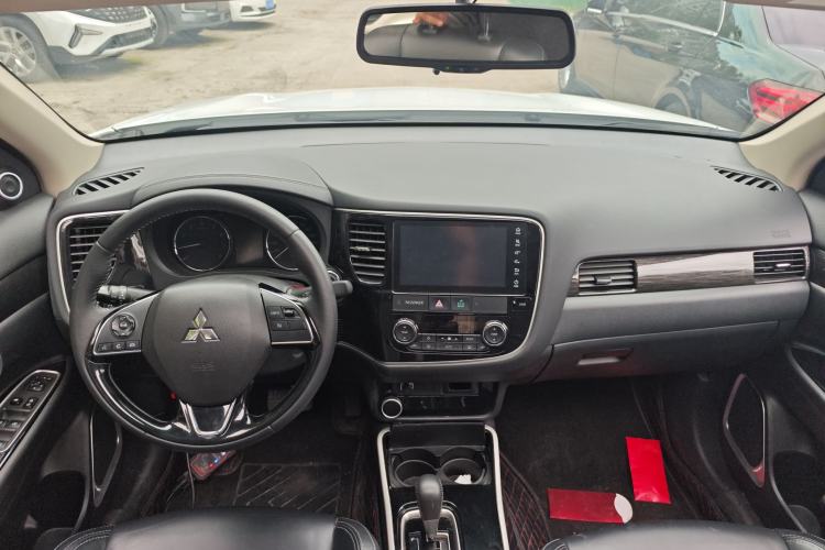 Used Mitsubishi Outlander 2019 2.0L Two-Wheel Drive Comfort Edition 5 Seats China VI Standard