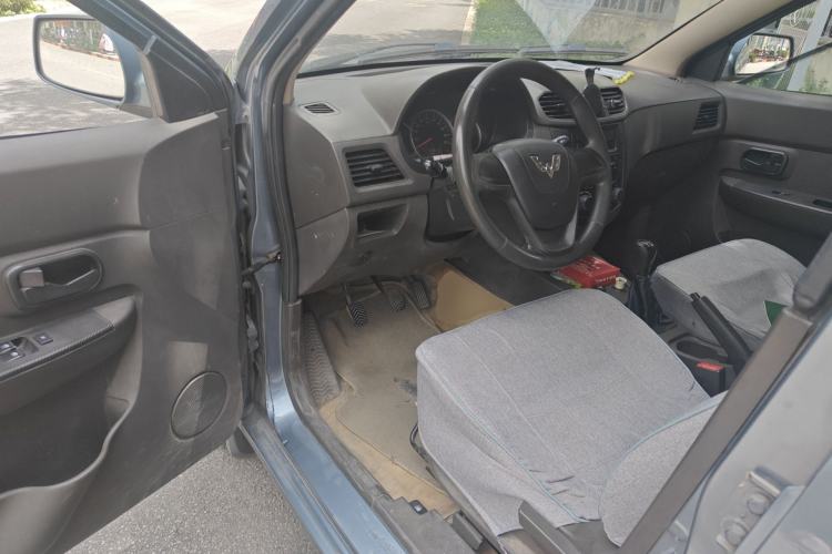 Used Wuling Hongguang 2014 1.5L S Standard Version Driver Seat