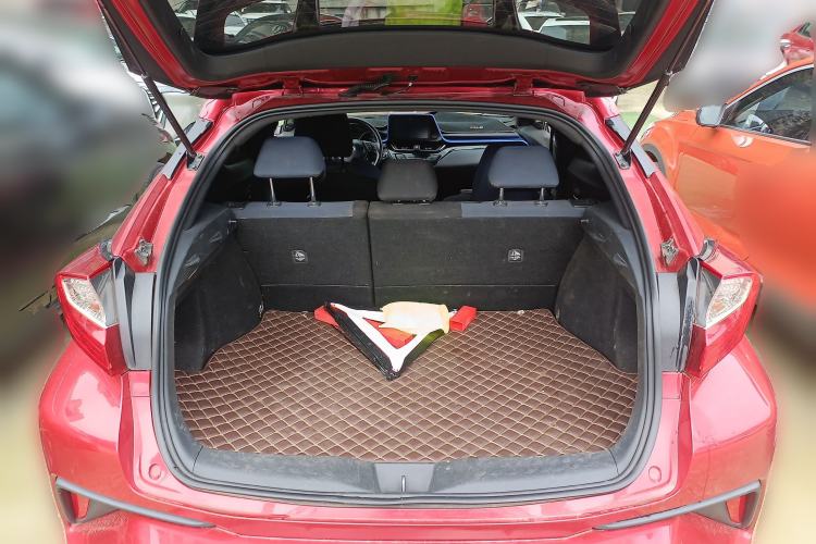 Used Toyota C-HR 2018 2.0L Leading Edition China VI Trunk