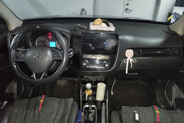 Used Mitsubishi Outlander 2017 2.0L Two-Wheel Drive Glory Edition 5 Seats
