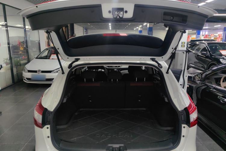 Used Nissan Qashqai 2016 2.0L CVT Elite Edition Trunk