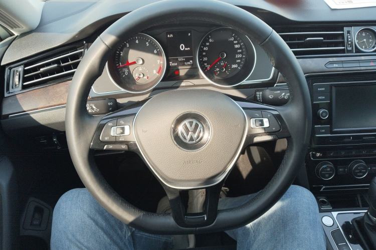 Used Volkswagen Magotan 2018 Facelift 330TSI DSG Luxury Model Steering Wheel