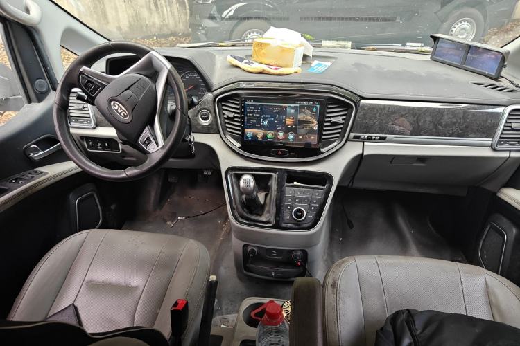 Used JAC Refine M4 2018 1.5T Manual Hybrid Luxury Smart Version Center Console