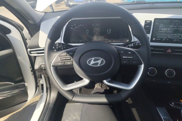 Used Hyundai Elantra 2023 1.5L CVT GLX Elite Edition Steering Wheel