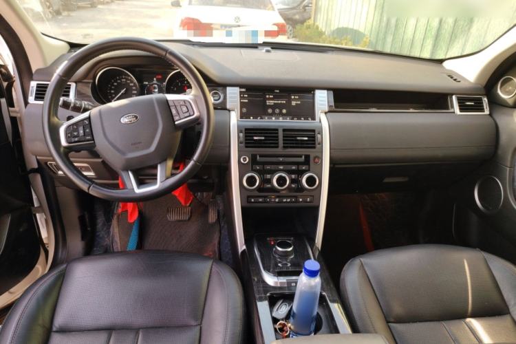 Used Land Rover Discovery Sport 2019 240 PS HSE Version China VI Standard Center Console