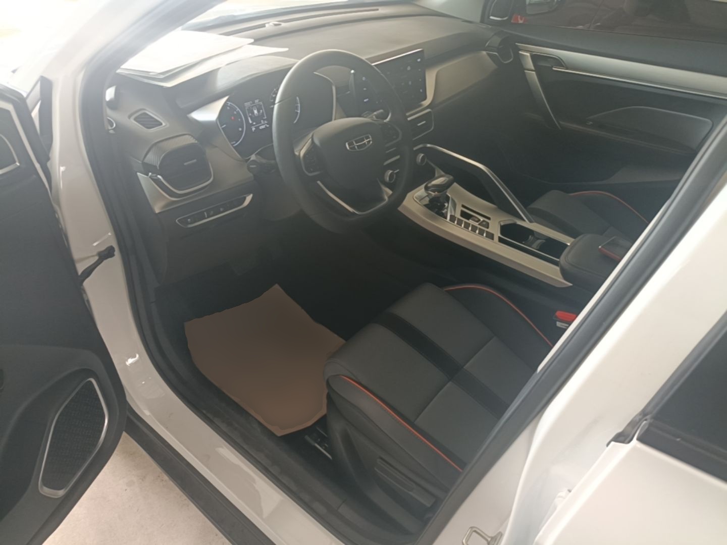 Geely Auto Coolray 2024 1.5T DCT Longteng Edition — снимка 18