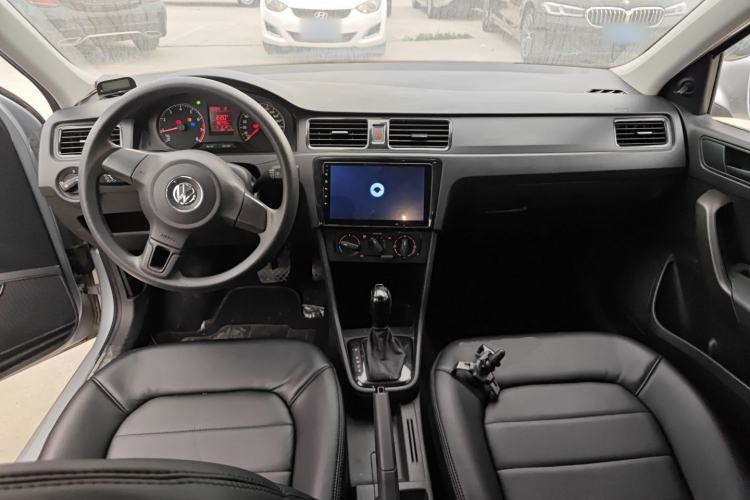 Used Volkswagen Santana 2015 1.6L Automatic Fashion Edition Center Console