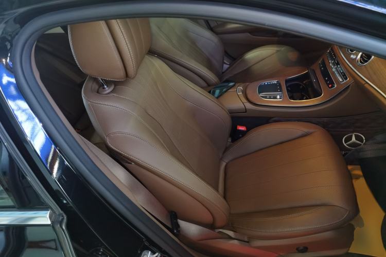 Used Mercedes-Benz E-Class 2023 Updated E 300 L Luxury Edition Right Front Seat