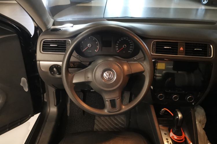 Used Volkswagen Sagitar 2014 1.6L Automatic Fashion Model Steering Wheel