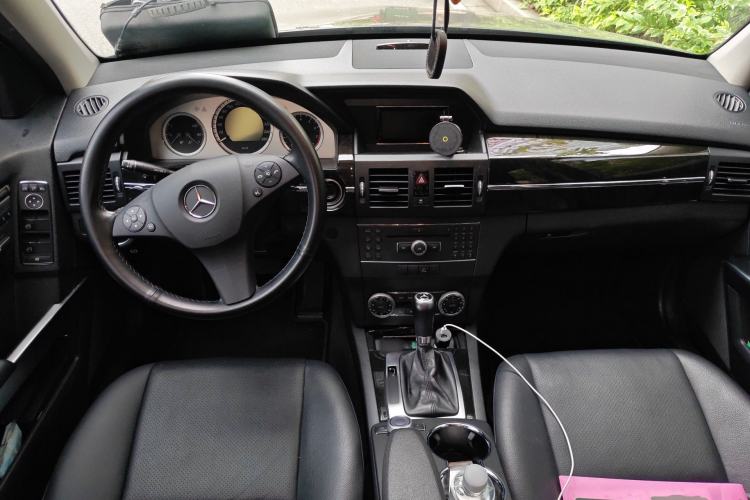 Used Mercedes-Benz GLK-Class 2011 GLK 300 4MATIC Fashion Model Center Console