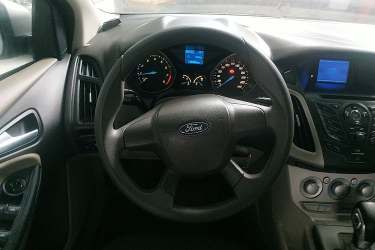 Used Ford Focus 2012 Sedan 1.6L Automatic Comfort Model Steering Wheel