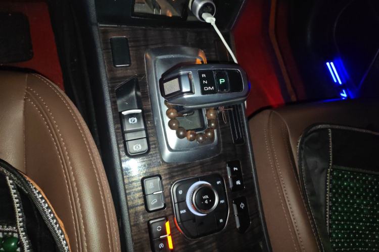 Used Haval H6 Coupe 2017 Blue Label 2.0T Automatic Two-Wheel Drive Elite Model Gear Lever