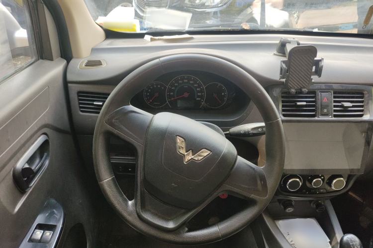 Used Wuling Rongguang V 2015 1.2L Standard Version Steering Wheel