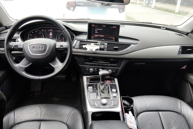 Used Audi A7 2013 30 FSI Standard Edition Center Console