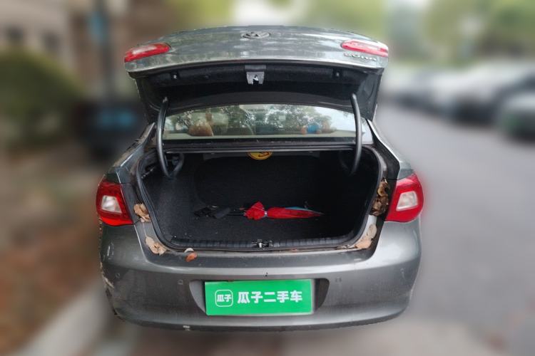 Used Volkswagen Bora 2012 1.6L Automatic Fashion Edition Trunk