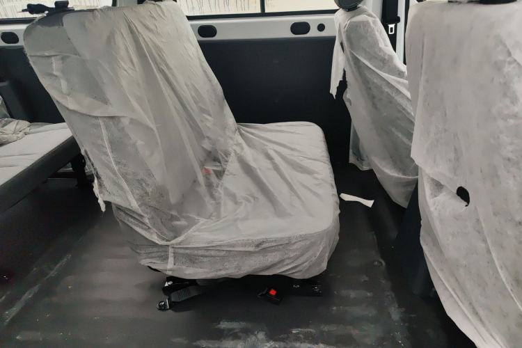 Used Wuling Yangguang 2024 300KM Comfort Version Passenger Van 75kW