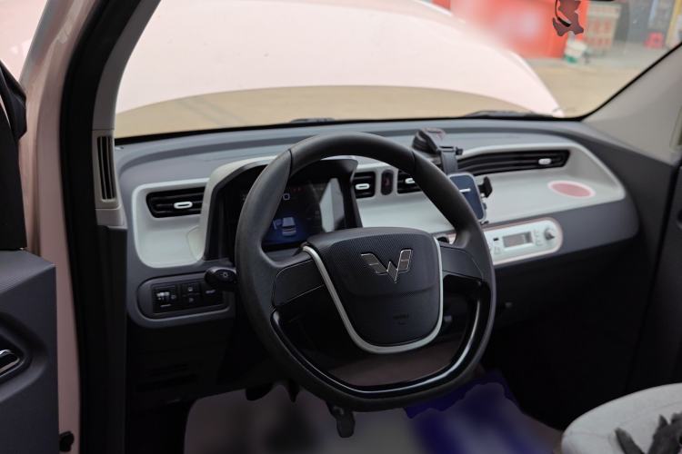 Used Wuling Hongguang MINIEV 2021 Macaron Premium Model – Lithium Iron Phosphate Center Console