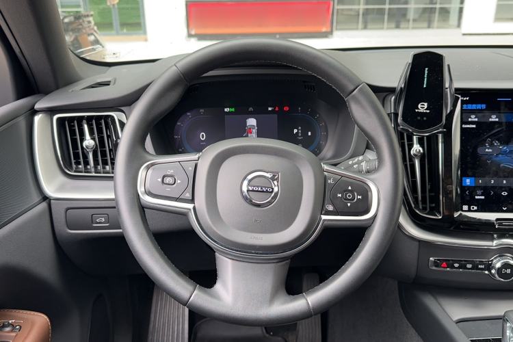 Used Volvo XC60 2022 B5 4x4 Zhiyi Luxury Edition Steering Wheel
