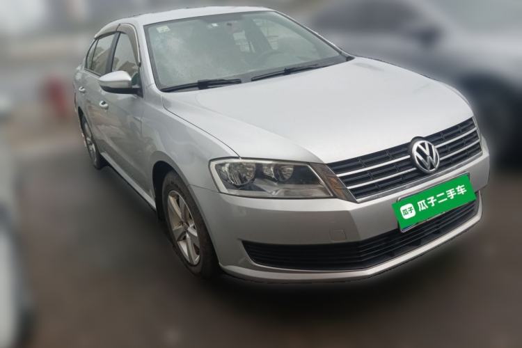 Used Volkswagen Lavida 2013 1.6L Manual Fashion Edition Front Right 45 Deg