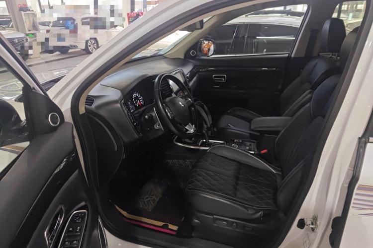 Used Mitsubishi Outlander 2020 2.4L 4x4 Zhi Xiang Edition 5 Seats