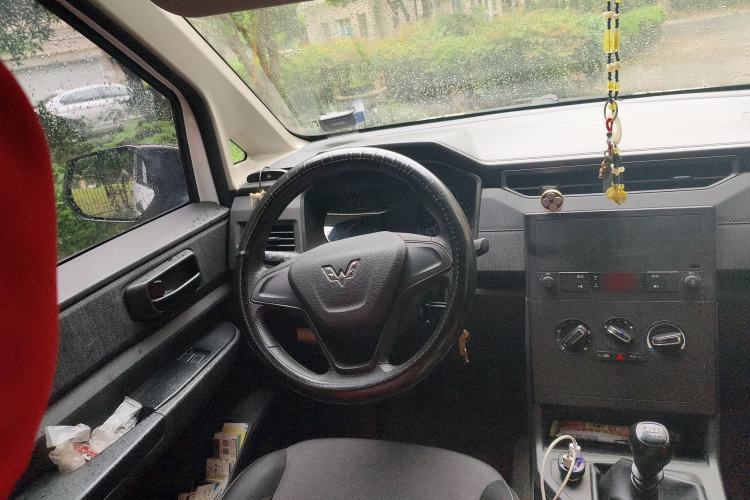 Used Wuling Hongguang PLUS 2020 1.5L Manual Standard Edition 5 Seats Steering Wheel