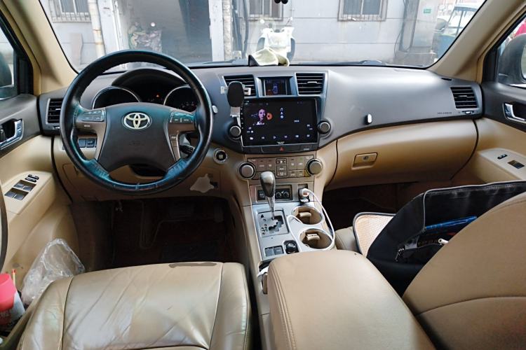 Used Toyota Highlander 2009 2.7L Two-Wheel Drive 7-Seater Luxury Navigation Edition Center Console