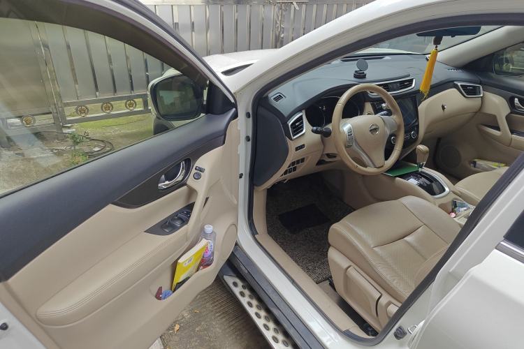 Used Nissan X-Trail 2014 2.0L CVT Comfort Edition 2WD Driver Seat