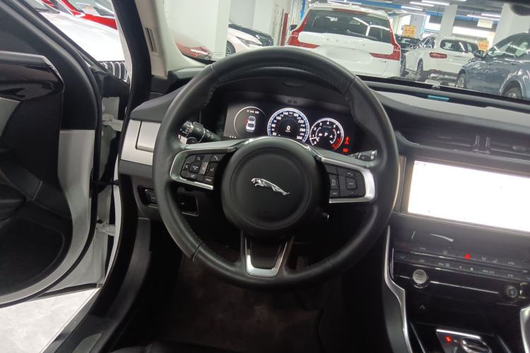 Used Jaguar XFL 2020 XFL 2.0T P200 Two-Wheel-Drive Elite Edition Steering Wheel