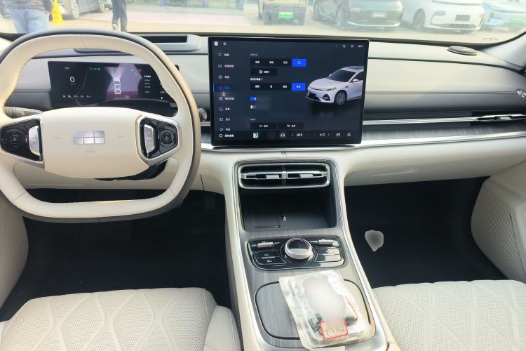 Used Geely Galaxy A7 2025 Model EM-i 150km Starship Edition Center Console