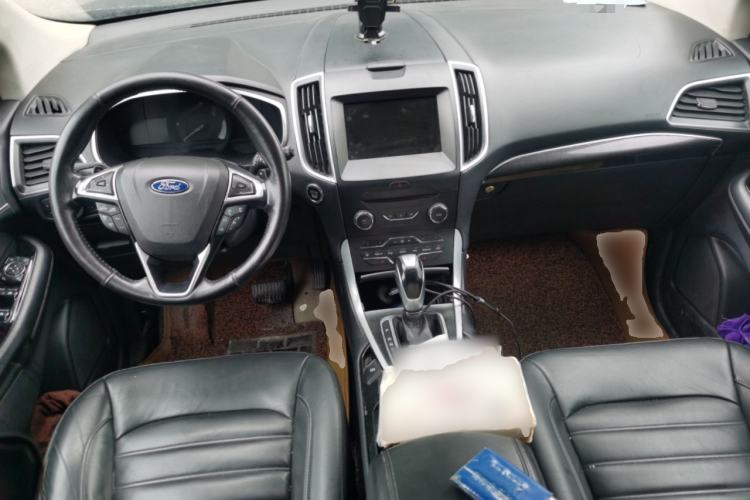 Used Ford Edge 2015 2.0T GTDi 4x4 High-Grade Model Center Console