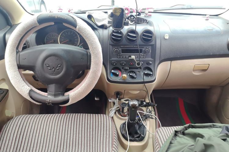 Used Wuling Hongguang 2010 1.4L Luxury Model Center Console