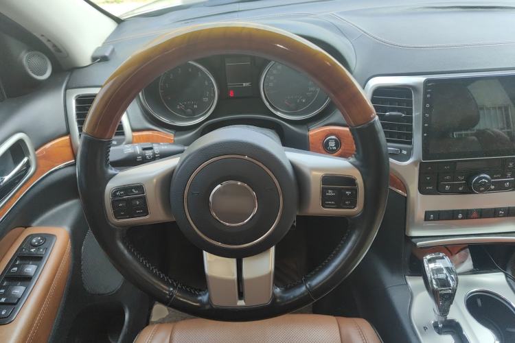 Used Jeep Grand Cherokee 2011 3.6L Flagship Edition Steering Wheel