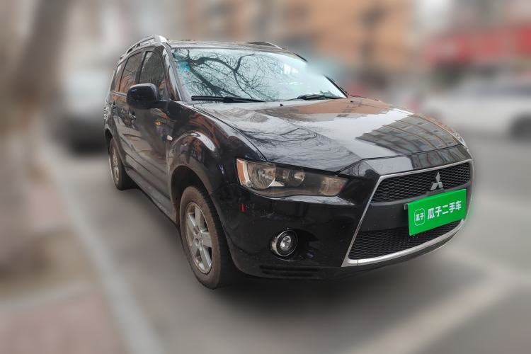 Used Mitsubishi Outlander 2011 Kijang 2.0 Urban Edition Front Right 45 Deg