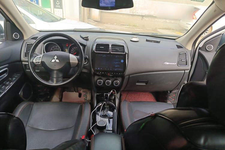 Used Mitsubishi ASX 2018 2.0L CVT Two-Wheel Drive Smart Orange Edition Center Console