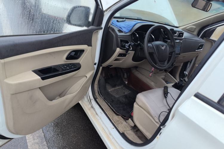 Used Wuling Hongguang 2015 1.5L S1 Standard China V-Emission Standards
