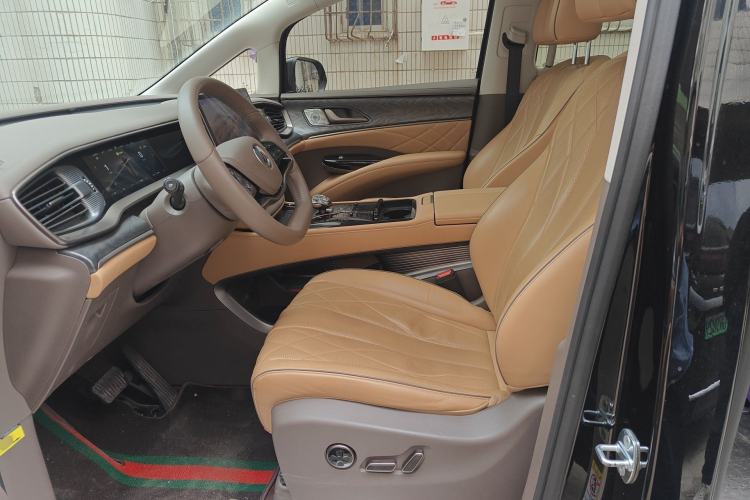 Used Denza D9 2024 DM-i 1050 Luxury Model Left Front Seat