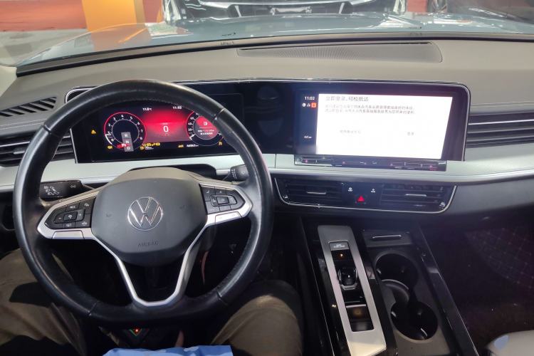 Used Volkswagen Tavendor 2023 330TSI Luxury Touring Edition
