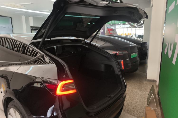 Used Tesla Model Y 2022 Long-Range All-Wheel-Drive Version