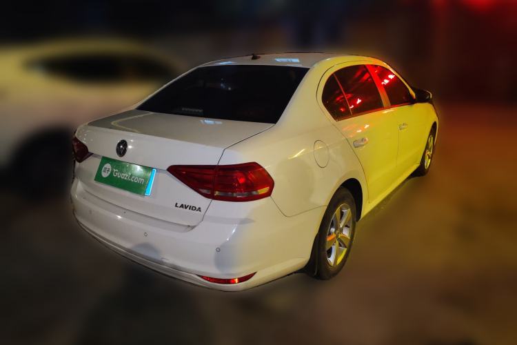 Used Volkswagen Lavida 2015 1.6L Manual Fashion Edition
